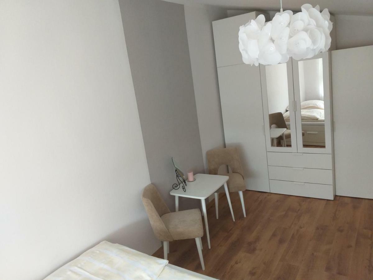 Pokoje Goscinne Venezia Czaplinek Buitenkant foto